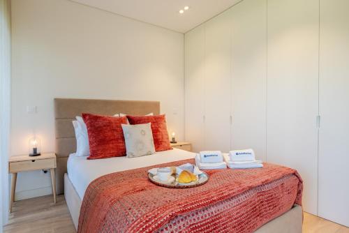 Studio w/ Balcony, Pool & Gym in Antas by HostWise, Oporto