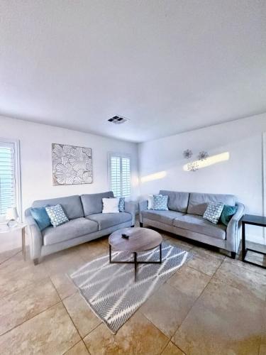 4bd with office space Home near Sunset Park & Airport