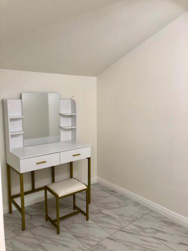 4bd with office space Home near Sunset Park & Airport, Las Vegas (photo 3)