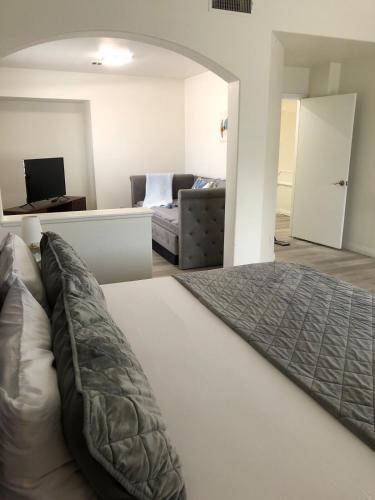 4bd with office space Home near Sunset Park & Airport, Las Vegas (photo 7)