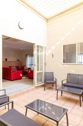 Létesítmények, Spacious Williamstown Apartment with Free Parking in Williamstown