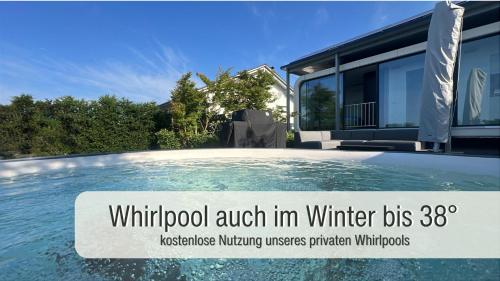 Pezsgőfürdő, Luxus Tiny House mit 36 Grad Whirlpool in Hochenschwand