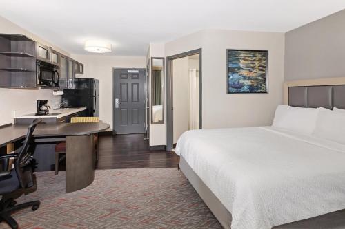 Candlewood Suites Appleton an IHG Hotel - image 11