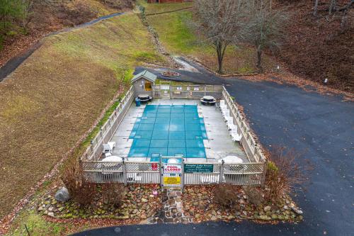 Mountain Splendor by American Patriot Getaways, Walnut Grove