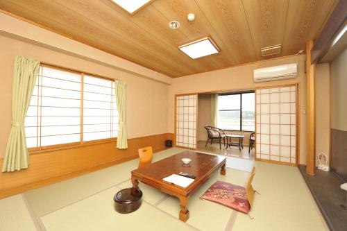 Kagoiwa Onsen Ryokan Kagoiwa Onsen Ryokan is a popular choice amongst travelers in Nikko, whether exploring or just passing through. The property offers a wide range of amenities and perks to ensure you have a great time.