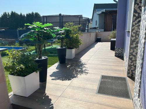 Garden, HomeOffice Zimmer Kuche WLAN TV mit Terrasse Grill in Hennef