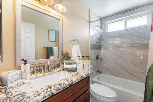 6 Beds 3 Baths Pool BBQ Near the Strip, Las Vegas (foto 9)