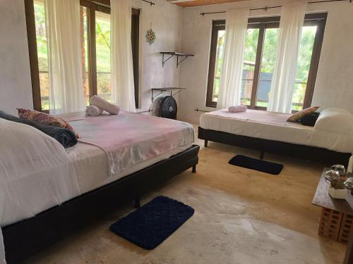 1 double bed, 1 twin bed