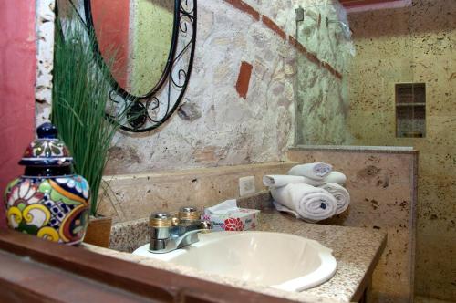 Luxury Colonial Villa Old City Cartagena Rooftop Views Private Pool - image 2