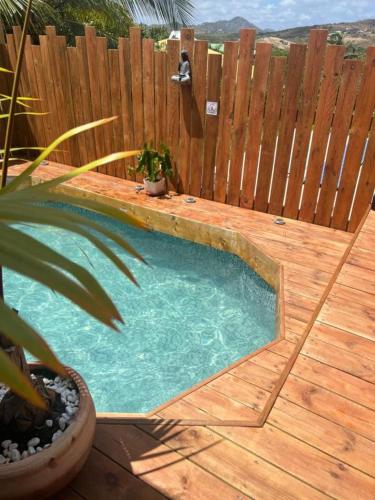 Uima-allas, maison plein sud sainte anne in Sainte-Anne