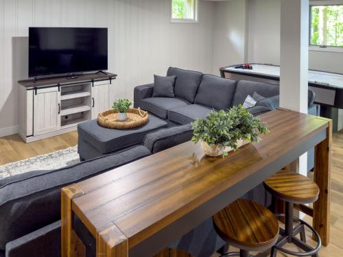 Pet-Friendly Lakefront Cabin by arc Vacation Rentals - image 12