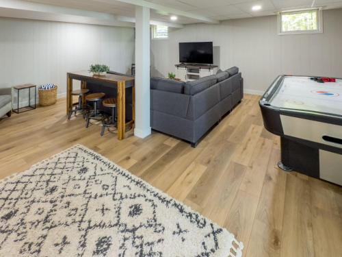 Pet-Friendly Lakefront Cabin by arc Vacation Rentals - image 7