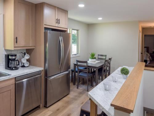 Pet-Friendly Lakefront Cabin by arc Vacation Rentals - image 8