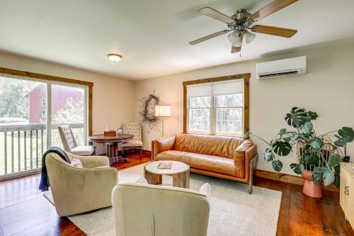 Walk to River: Couple’s Retreat in Kintnersville! in Frenchtown (NJ)