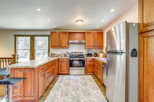 Walk to River: Couple’s Retreat in Kintnersville! in Frenchtown (NJ)