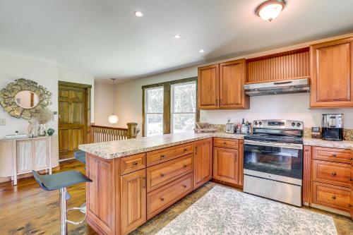 Walk to River: Couple’s Retreat in Kintnersville! in Frenchtown (NJ)