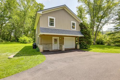 Walk to River: Couple’s Retreat in Kintnersville! in Frenchtown (NJ)