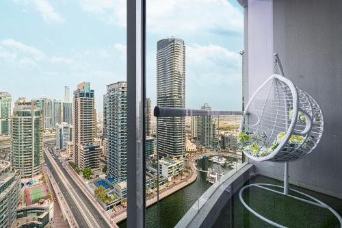 Elegant 3-Bedroom Haven - Panoramic Marina Views, Dubaï