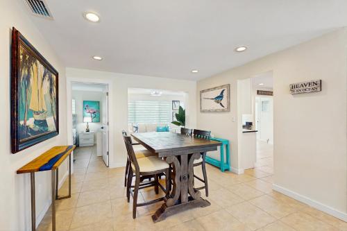 Salty Salutations in Bokeelia