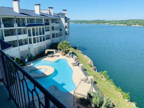 Hill Country Island Retreat