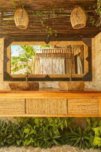 Front desk [24-hour]