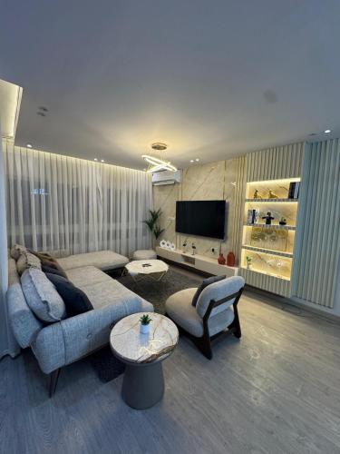 Fantastic 3BR with large balcony, Le Caire