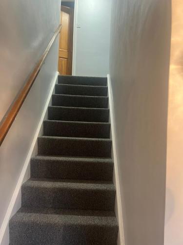 入口, Affordable 3 Bedroom House,Sleeps 5,Free parking,close to City, Home from Home in 戴布魯克