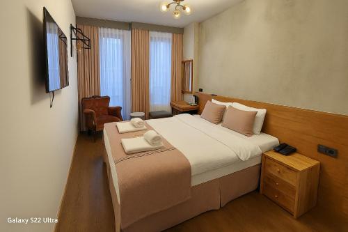 1 queen bed