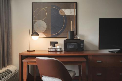 Courtyard by Marriott Louisville East - image 6