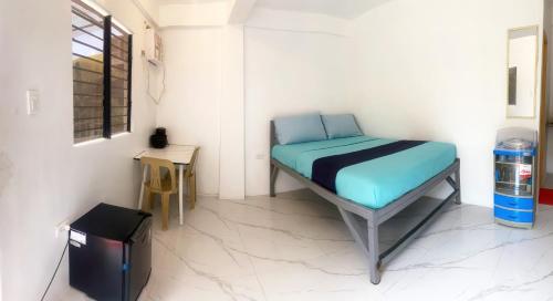 . Studio room 2 with AC and kitchenette in the center