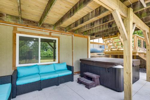 Lakefront Family Home 13 Mi From Gateway Arch! in Pontoon Beach (IL)