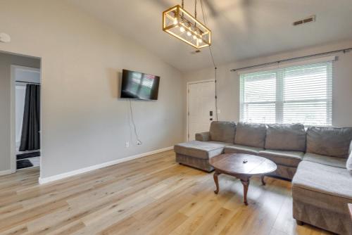 12 Mi to St Louis Pet-Friendly Metro East Home in Pontoon Beach (IL)