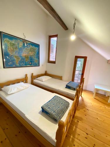 3 bedrooms, 6 beds
