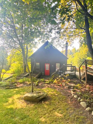 Фасада на хотела, Cute Cozy Cottage Glenford New York in West Hurley