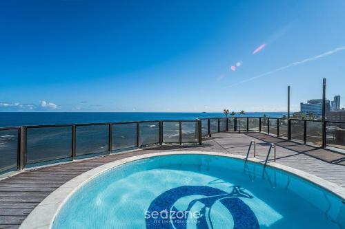 Apto c/ varanda e vista a beira-mar - IER0305