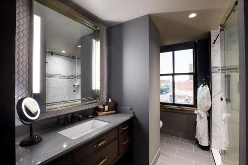 The Barfield, Autograph Collection