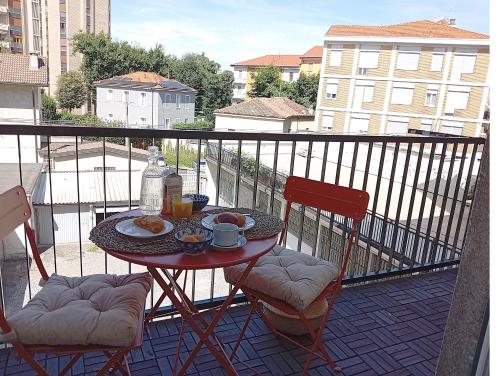 Elegante appartamento tra Milano, Malpensa e Como in ซารอนโน่