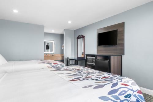 Americas Best Value Inn and Suites Siloam Springs - image 7