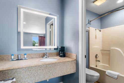 Americas Best Value Inn and Suites Siloam Springs - image 12