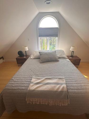 Cute Cozy Cottage Glenford New York in West Hurley