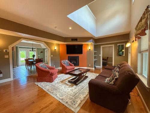 Evergreen Escape Relaxing Conway Getaway in Konveja (NH)