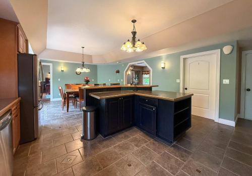 Evergreen Escape Relaxing Conway Getaway in Konveja (NH)