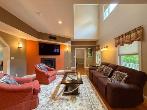 Evergreen Escape Relaxing Conway Getaway in Konveja (NH)