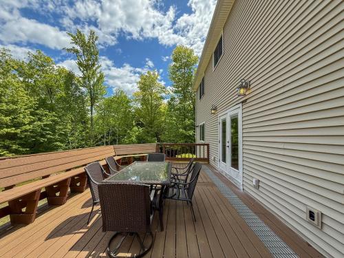 Evergreen Escape Relaxing Conway Getaway in Konveja (NH)