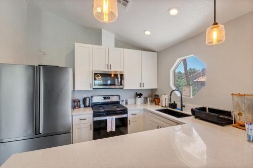 Fully Reno Condo Vaulted Ceiling and Tennis U007, Las Vegas (foto 5)