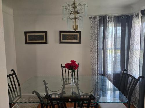 Létesítmények, Chic City Charming Bungalow with all the Amentities Great Family Getaway! in Harper Woods