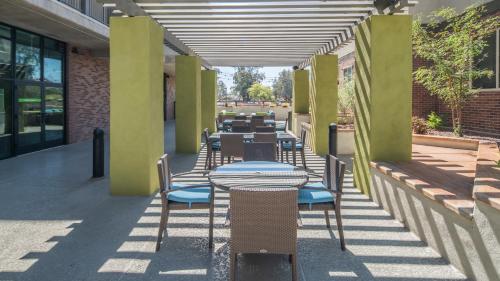 Modern 2BD - ASU - Sloan Pk - WD - Parking - Sleeps 8 detail