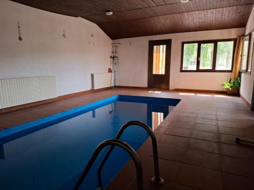 Úszómedence, Casa Rural Mirador del Águila (Casa Rural Mirador del Aguila) in Cerveruela