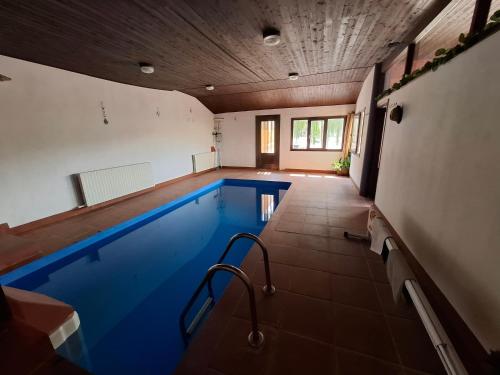 Úszómedence, Casa Rural Mirador del Águila (Casa Rural Mirador del Aguila) in Cerveruela
