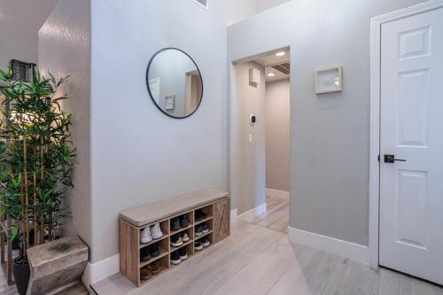 Waterfront Townhouse w Pond & Fire Pit U015, Las Vegas (fotografie 4)